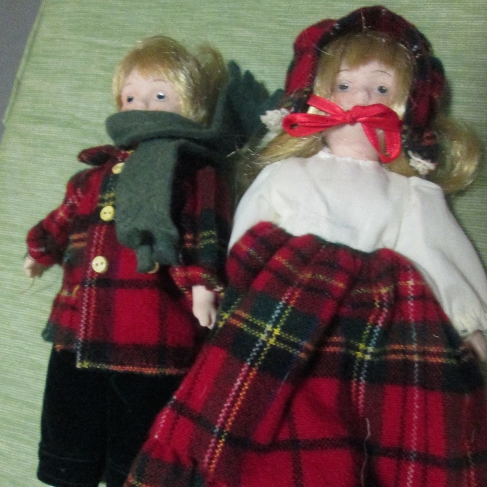 2 LITTLE DOLL "